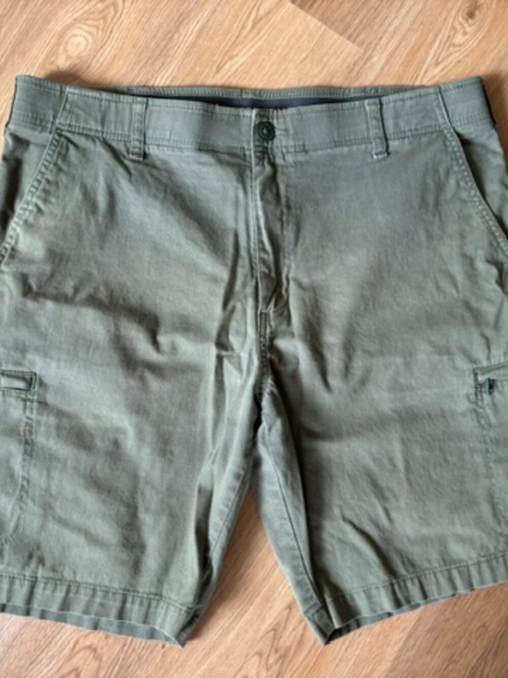 Lee Extreme Motion Mens Army Green Cargo Shorts 36 Waist